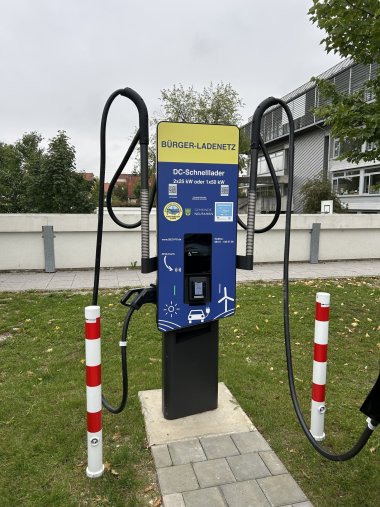 Erste Schnellladesäule in Neufahrn