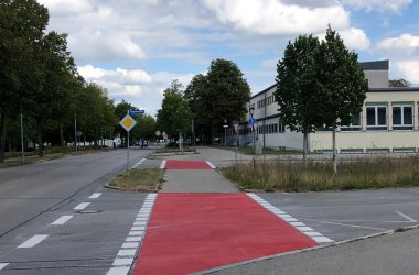 Rotmarkierung gemeinsamer Geh- und Radweg 