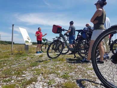 Teilnehmende bei einer Radtour mit dem 1. Bürgermeister Franz Heilmeier